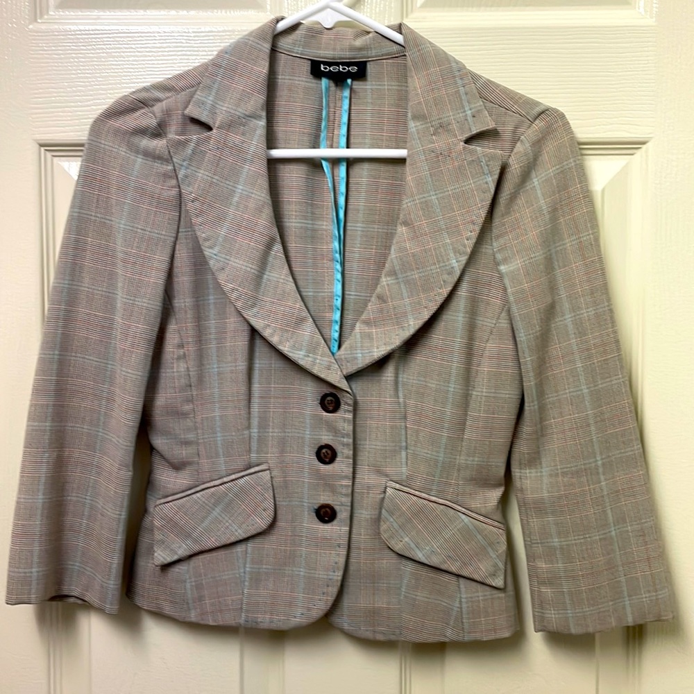 Bebe size 0 made in USA plaid 3 button plaid blazer with 2 front pockets